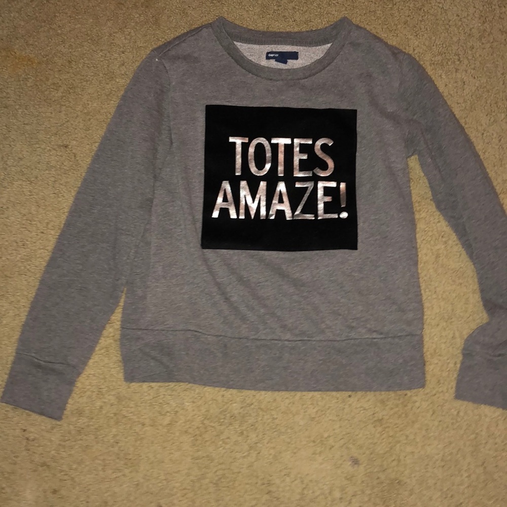 A grey shirt that is long sleeve